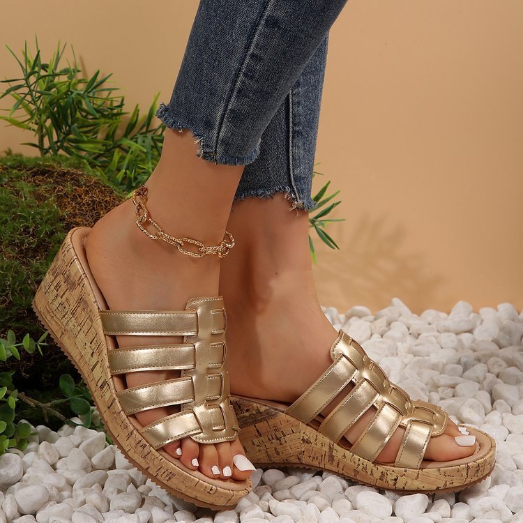 Chaussures d’été élégantes à semelle compensée