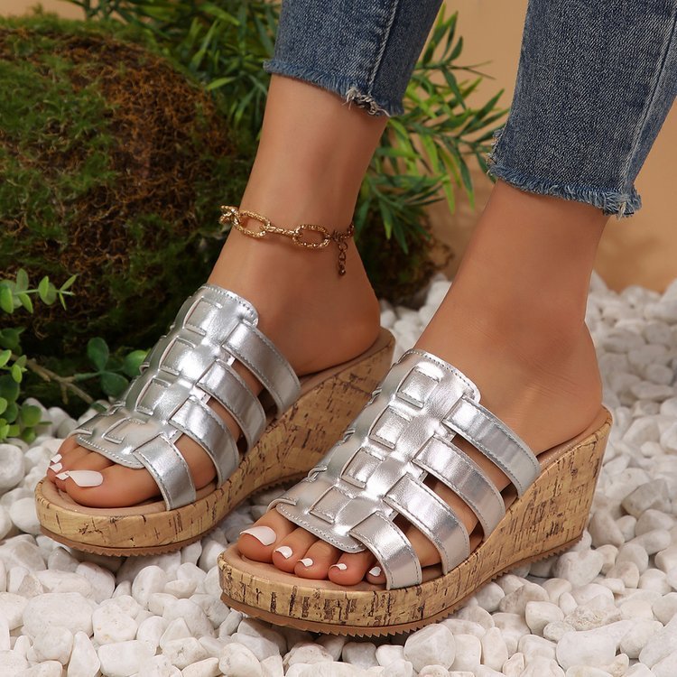 Chaussures d’été élégantes à semelle compensée
